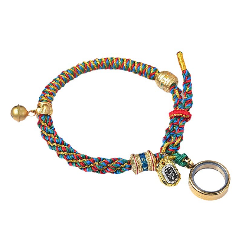 Bracelet detail