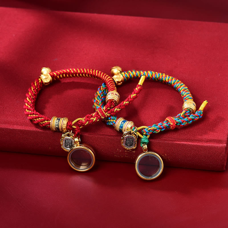 Bracelet detail