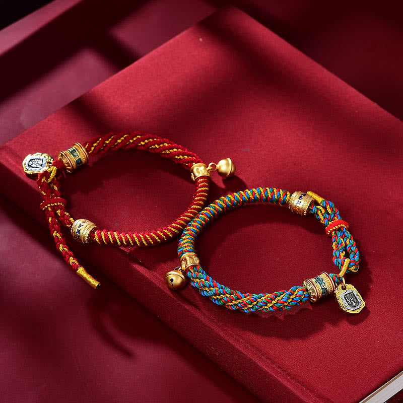 Bracelet detail