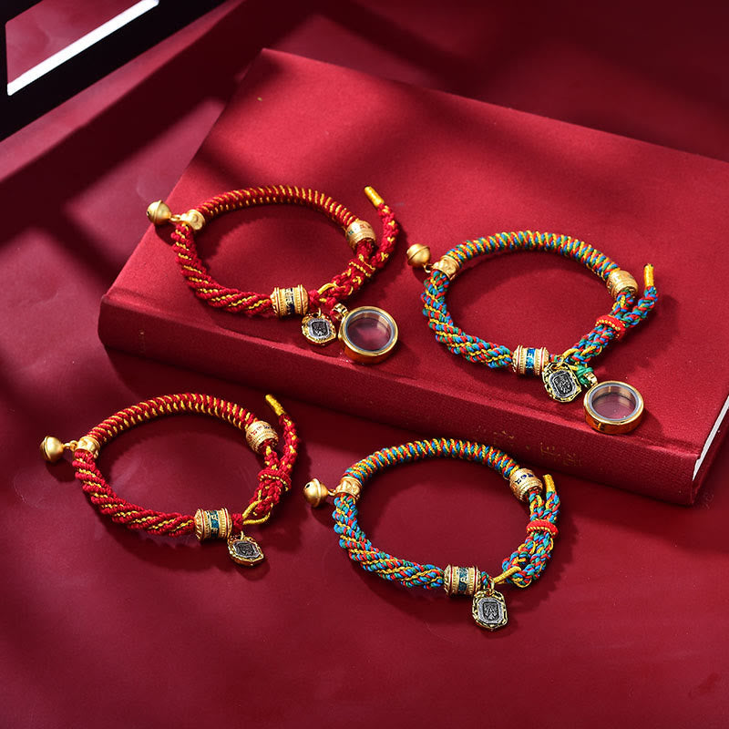 Bracelet detail